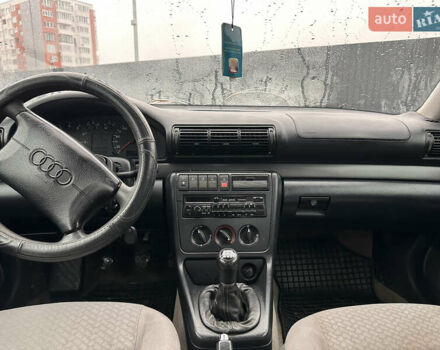 Зелений Ауді А4, об'ємом двигуна 1.8 л та пробігом 299 тис. км за 2350 $, фото 6 на Automoto.ua