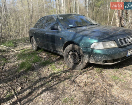 Зеленый Ауди А4, объемом двигателя 1.6 л и пробегом 250 тыс. км за 1500 $, фото 1 на Automoto.ua