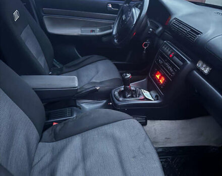 Зеленый Ауди А4, объемом двигателя 1.8 л и пробегом 318 тыс. км за 3400 $, фото 6 на Automoto.ua