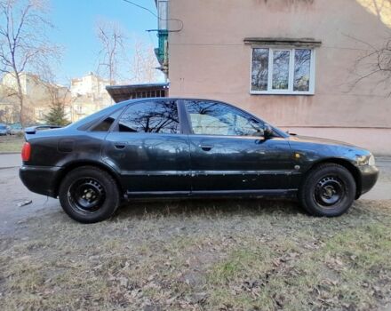 Зеленый Ауди А4, объемом двигателя 1 л и пробегом 347 тыс. км за 2500 $, фото 3 на Automoto.ua