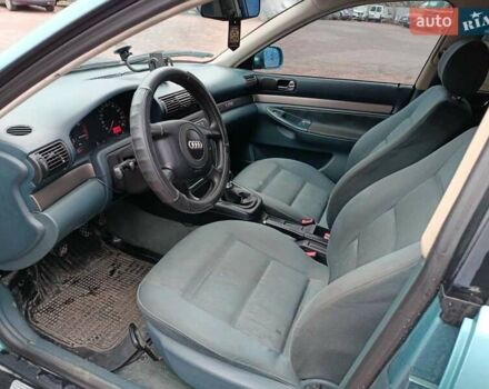 Зеленый Ауди А4, объемом двигателя 1.6 л и пробегом 292 тыс. км за 3000 $, фото 5 на Automoto.ua