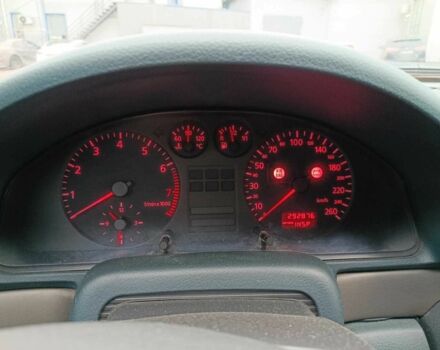 Зеленый Ауди А4, объемом двигателя 1.6 л и пробегом 292 тыс. км за 3000 $, фото 7 на Automoto.ua