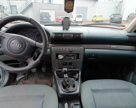 Зеленый Ауди А4, объемом двигателя 1.6 л и пробегом 292 тыс. км за 3000 $, фото 5 на Automoto.ua