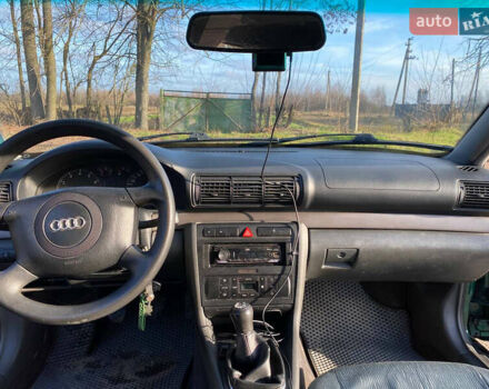 Зеленый Ауди А4, объемом двигателя 1.6 л и пробегом 356 тыс. км за 3400 $, фото 17 на Automoto.ua