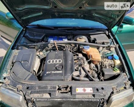 Зелений Ауді А4, об'ємом двигуна 1.8 л та пробігом 382 тис. км за 3700 $, фото 4 на Automoto.ua