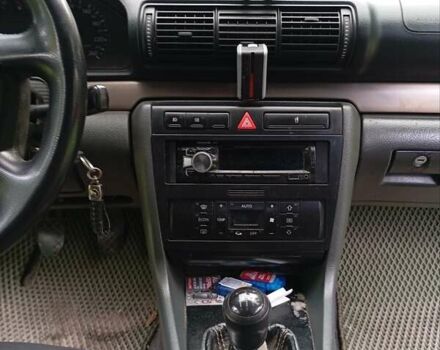 Зелений Ауді А4, об'ємом двигуна 1.6 л та пробігом 364 тис. км за 3500 $, фото 6 на Automoto.ua