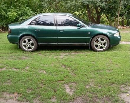 Зелений Ауді А4, об'ємом двигуна 1.6 л та пробігом 364 тис. км за 3500 $, фото 1 на Automoto.ua
