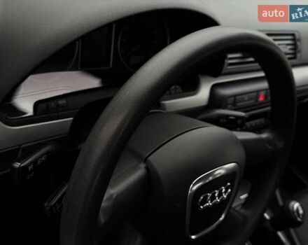 Зелений Ауді А4, об'ємом двигуна 1.6 л та пробігом 180 тис. км за 7500 $, фото 9 на Automoto.ua