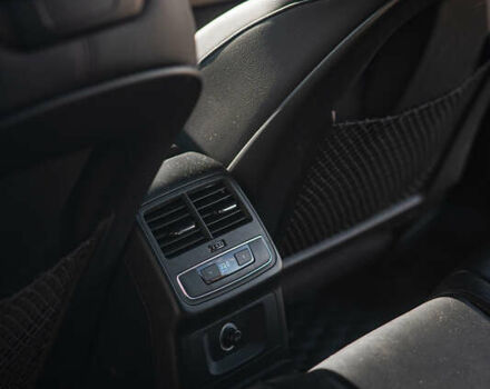 Зелений Ауді А4, об'ємом двигуна 1.98 л та пробігом 47 тис. км за 30000 $, фото 39 на Automoto.ua