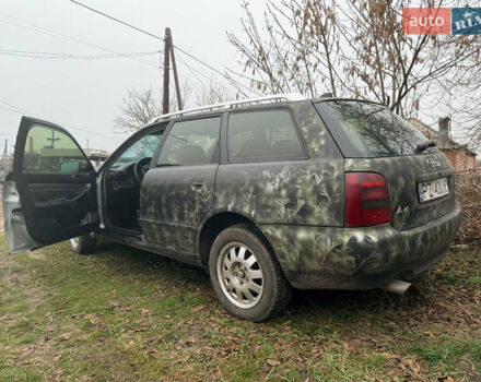 Зелений Ауді А4, об'ємом двигуна 1.8 л та пробігом 381 тис. км за 2600 $, фото 5 на Automoto.ua