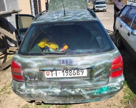 Зеленый Ауди А4, объемом двигателя 1.8 л и пробегом 400 тыс. км за 2000 $, фото 9 на Automoto.ua