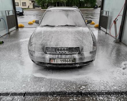 Зеленый Ауди А4, объемом двигателя 1.8 л и пробегом 400 тыс. км за 2000 $, фото 4 на Automoto.ua