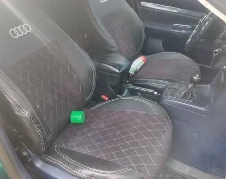 Зеленый Ауди А4, объемом двигателя 2.5 л и пробегом 333 тыс. км за 3500 $, фото 3 на Automoto.ua