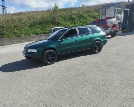 Зеленый Ауди А4, объемом двигателя 2.5 л и пробегом 333 тыс. км за 3500 $, фото 5 на Automoto.ua