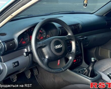 Зеленый Ауди А4, объемом двигателя 2.5 л и пробегом 355 тыс. км за 3799 $, фото 6 на Automoto.ua