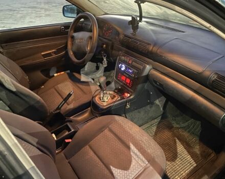 Зелений Ауді А4, об'ємом двигуна 1.9 л та пробігом 250 тис. км за 1500 $, фото 4 на Automoto.ua