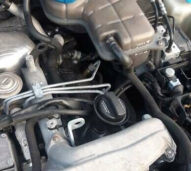 Зеленый Ауди А4, объемом двигателя 2.5 л и пробегом 325 тыс. км за 5700 $, фото 4 на Automoto.ua