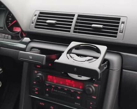 Зеленый Ауди А4, объемом двигателя 2 л и пробегом 201 тыс. км за 5899 $, фото 60 на Automoto.ua