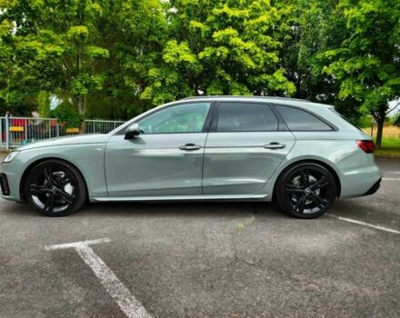 Зеленый Ауди А4, объемом двигателя 2 л и пробегом 15 тыс. км за 17000 $, фото 1 на Automoto.ua