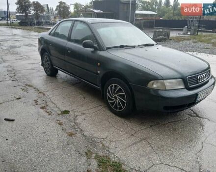 Зелений Ауді А4, об'ємом двигуна 1.6 л та пробігом 230 тис. км за 2350 $, фото 1 на Automoto.ua