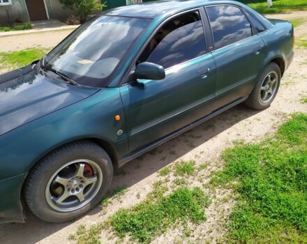 Зелений Ауді А4, об'ємом двигуна 1.8 л та пробігом 385 тис. км за 3600 $, фото 1 на Automoto.ua