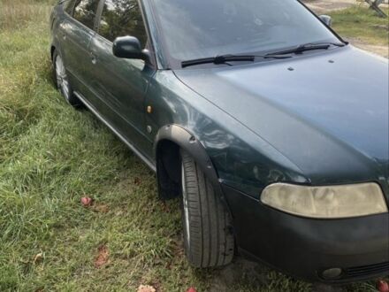 Зеленый Ауди А4, объемом двигателя 2.6 л и пробегом 300 тыс. км за 2500 $, фото 1 на Automoto.ua