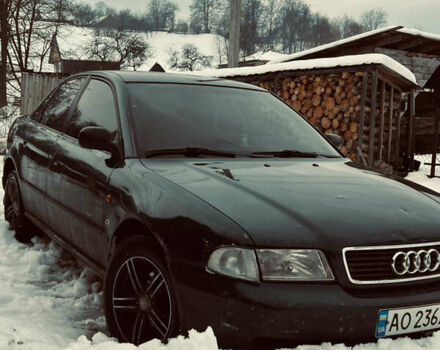 Зелений Ауді А4, об'ємом двигуна 1.6 л та пробігом 311 тис. км за 2500 $, фото 1 на Automoto.ua