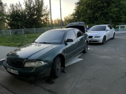 Зеленый Ауди А4, объемом двигателя 1.6 л и пробегом 350 тыс. км за 600 $, фото 1 на Automoto.ua