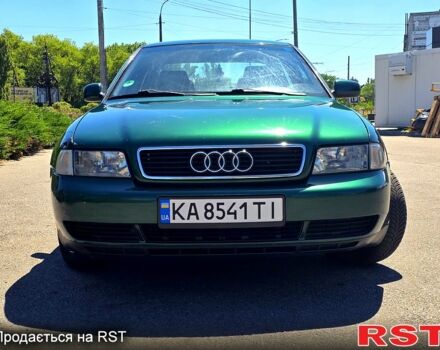 Зелений Ауді А4, об'ємом двигуна 1.6 л та пробігом 281 тис. км за 2200 $, фото 1 на Automoto.ua