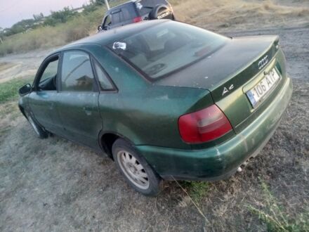 Зеленый Ауди А4, объемом двигателя 2 л и пробегом 222 тыс. км за 1000 $, фото 1 на Automoto.ua