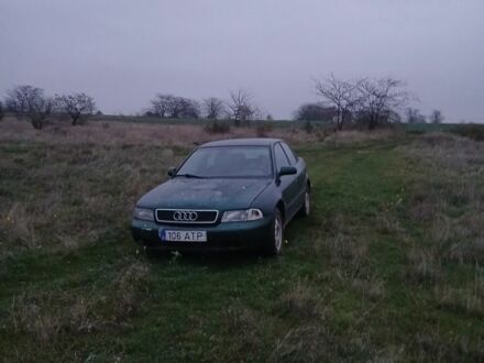 Зеленый Ауди А4, объемом двигателя 0 л и пробегом 300 тыс. км за 1000 $, фото 1 на Automoto.ua