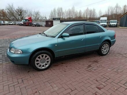 Зеленый Ауди А4, объемом двигателя 1.6 л и пробегом 292 тыс. км за 3000 $, фото 1 на Automoto.ua