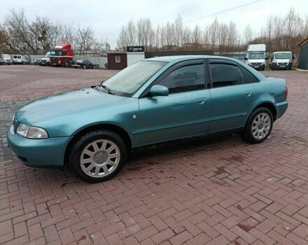 Зеленый Ауди А4, объемом двигателя 1.6 л и пробегом 292 тыс. км за 3000 $, фото 1 на Automoto.ua