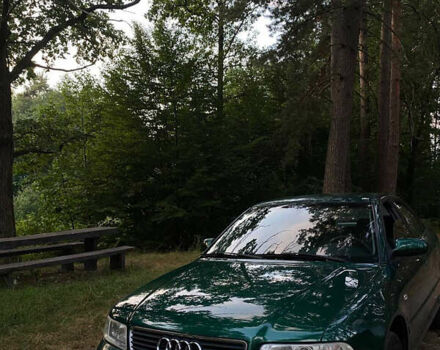 Зеленый Ауди А4, объемом двигателя 1.6 л и пробегом 355 тыс. км за 3500 $, фото 1 на Automoto.ua