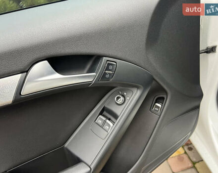 Белый Ауди А5, объемом двигателя 1.98 л и пробегом 171 тыс. км за 10700 $, фото 7 на Automoto.ua