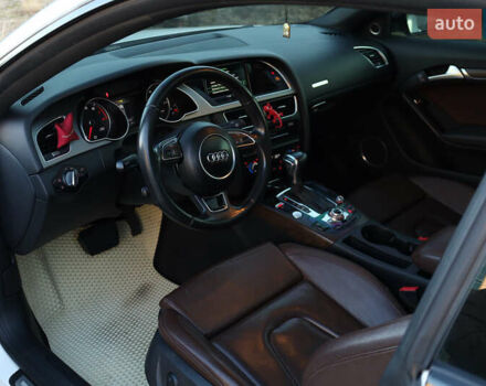 Ауди А5 2013 в Хмельницком на Automoto.ua Белый Ауди А5, объемом двигателя 2 л и пробегом 181 тыс. км за 15000 $, фото 13 на Automoto.ua