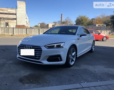 Білий Ауді A5, об'ємом двигуна 2 л та пробігом 56 тис. км за 25999 $, фото 4 на Automoto.ua