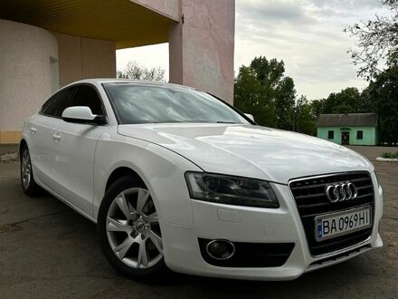 Ауді A5 2010 у Новоукраинке на Automoto.ua Білий Ауді A5, об'ємом двигуна 2 л та пробігом 194 тис. км за 10800 $, фото 1 на Automoto.ua