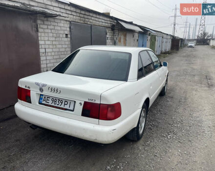 Белый Ауди А6, объемом двигателя 2 л и пробегом 300 тыс. км за 2300 $, фото 3 на Automoto.ua