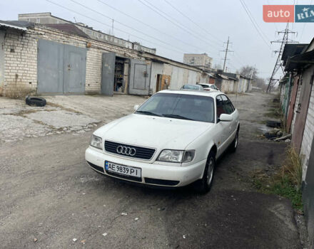 Белый Ауди А6, объемом двигателя 2 л и пробегом 300 тыс. км за 2300 $, фото 1 на Automoto.ua