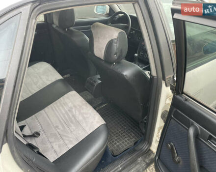 Белый Ауди А6, объемом двигателя 2 л и пробегом 300 тыс. км за 2300 $, фото 7 на Automoto.ua