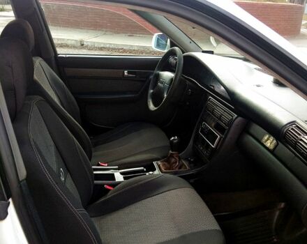 Белый Ауди А6, объемом двигателя 1.8 л и пробегом 0 тыс. км за 2750 $, фото 5 на Automoto.ua