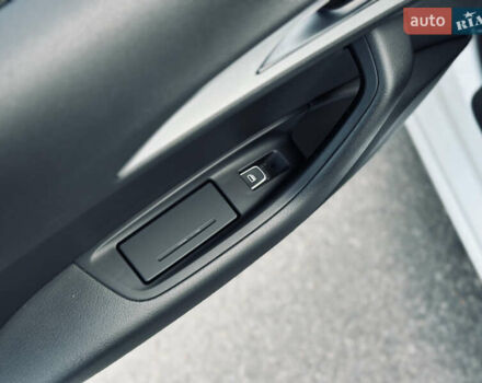 Білий Ауді А6, об'ємом двигуна 1.98 л та пробігом 270 тис. км за 12999 $, фото 14 на Automoto.ua