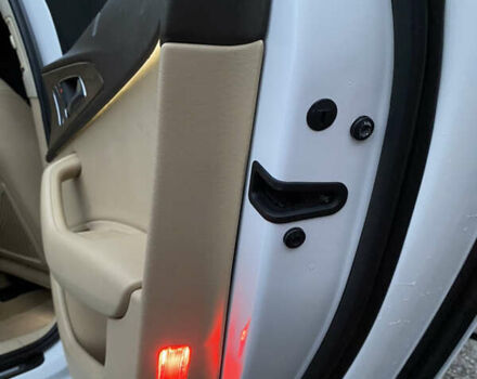 Білий Ауді А6, об'ємом двигуна 2 л та пробігом 235 тис. км за 13500 $, фото 42 на Automoto.ua