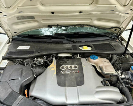 Белый Ауди А6, объемом двигателя 2.5 л и пробегом 255 тыс. км за 4700 $, фото 23 на Automoto.ua