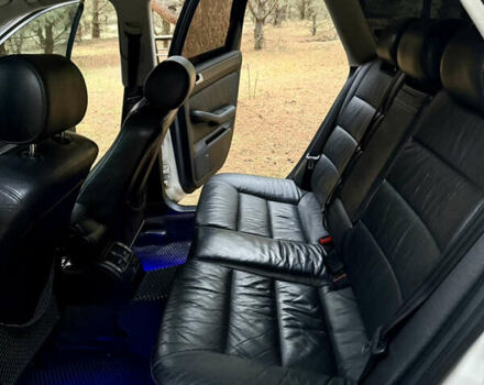 Белый Ауди А6, объемом двигателя 2.5 л и пробегом 255 тыс. км за 4700 $, фото 11 на Automoto.ua