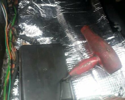 Черный Ауди А6, объемом двигателя 1.9 л и пробегом 400 тыс. км за 5000 $, фото 7 на Automoto.ua