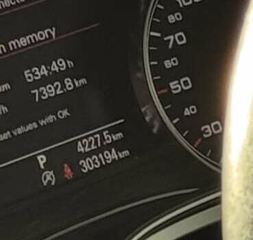 Черный Ауди А6, объемом двигателя 2.97 л и пробегом 304 тыс. км за 13500 $, фото 7 на Automoto.ua