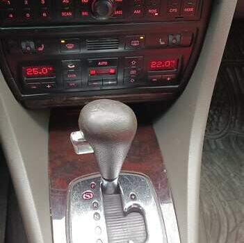 Красный Ауди А6, объемом двигателя 1.8 л и пробегом 282 тыс. км за 3300 $, фото 10 на Automoto.ua