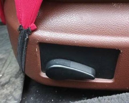 Красный Ауди А6, объемом двигателя 1.8 л и пробегом 282 тыс. км за 3300 $, фото 26 на Automoto.ua